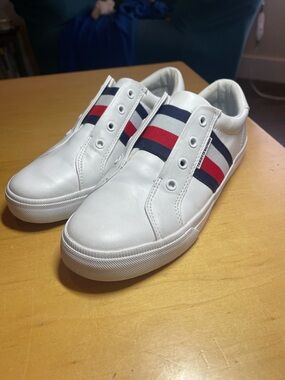 Tommy Hilfiger slip on sneakers